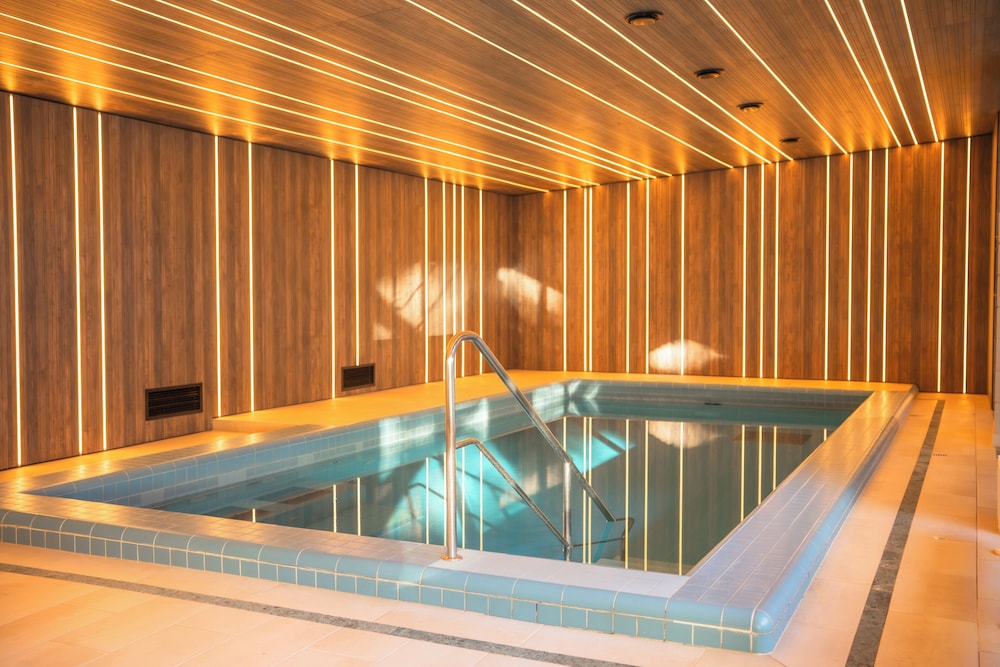 Indoor spa tub