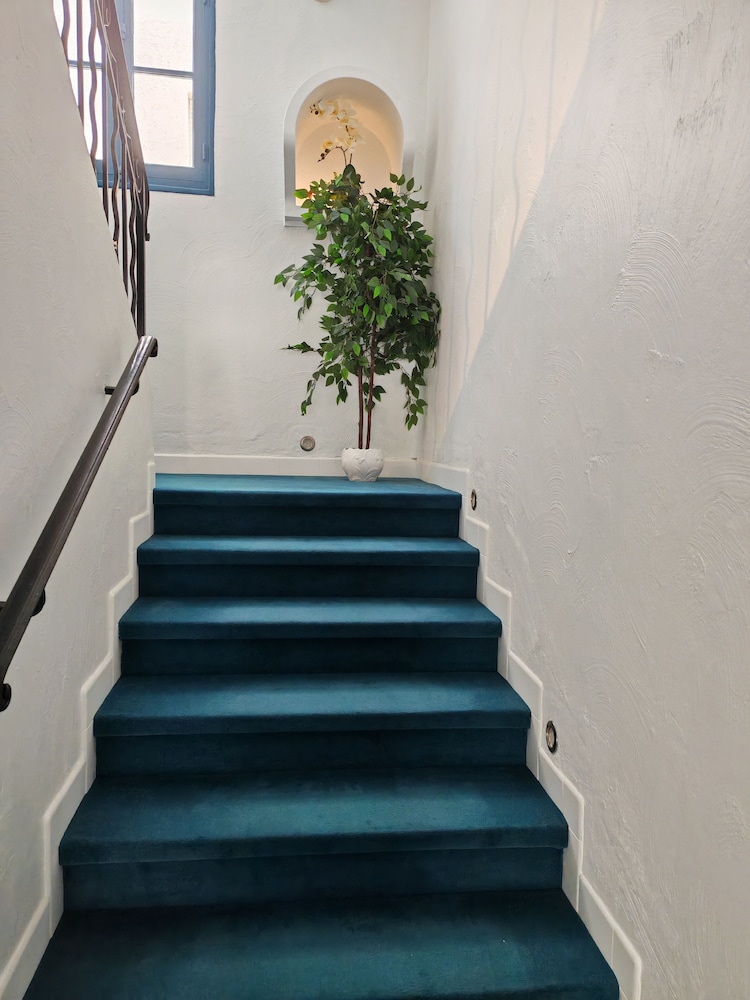 Handrails in stairways