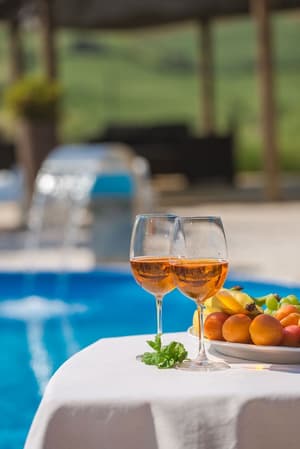 thumbnail: Poolside bar