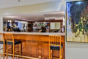 thumbnail: Bar (on property)