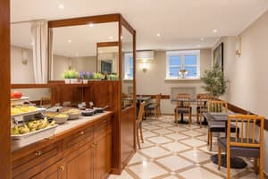 thumbnail: Breakfast area