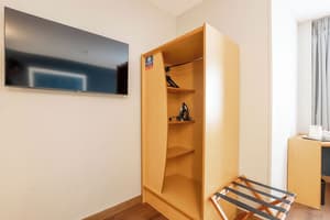 thumbnail: Wardrobe