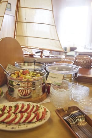 thumbnail: Breakfast area