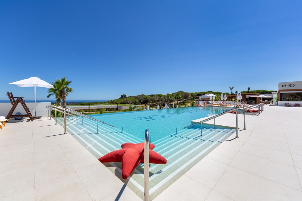 Infinity pool