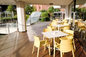 thumbnail: Outdoor dining