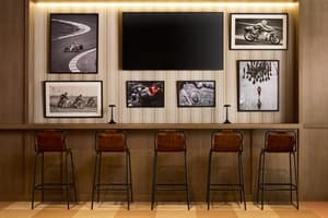 thumbnail: Bar (on property)