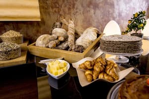 thumbnail: Breakfast area