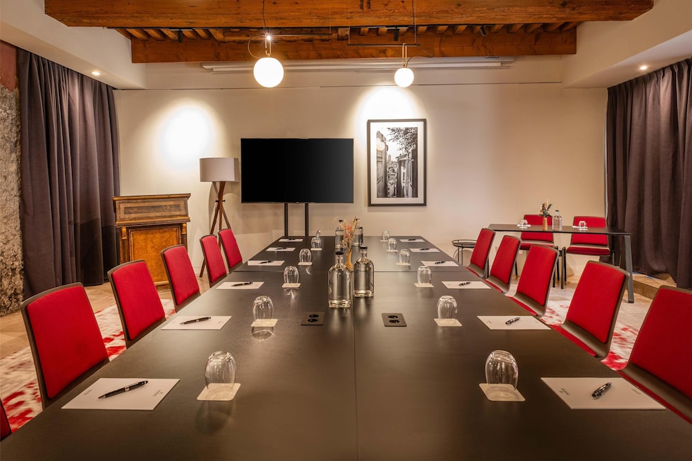 Meeting facility