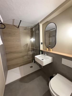 thumbnail: Bathroom shower