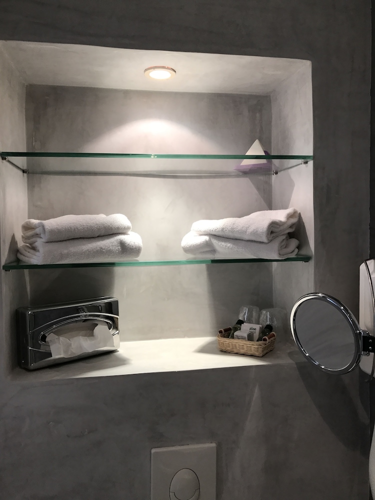 Bathroom amenities