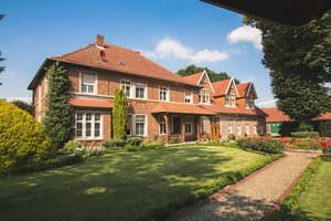 thumbnail: Front of property