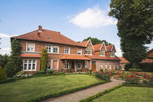 thumbnail: Front of property