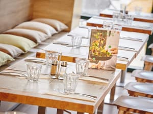 thumbnail: Restaurant