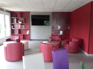 thumbnail: Bar (on property)