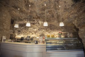 thumbnail: Bar (on property)