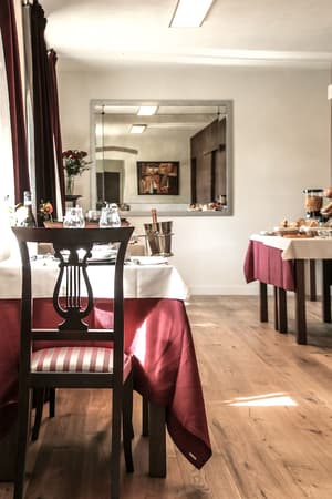 thumbnail: Breakfast area