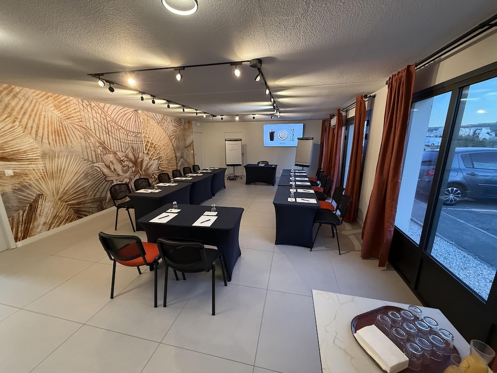 Meeting facility