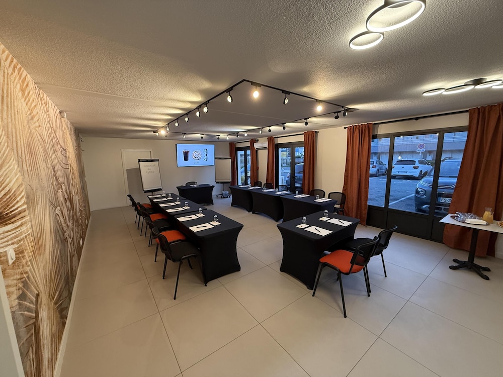 Meeting facility