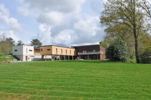 thumbnail: Front of property