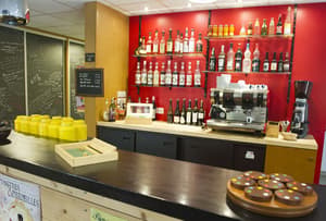 thumbnail: Bar (on property)