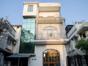 thumbnail: Front of property