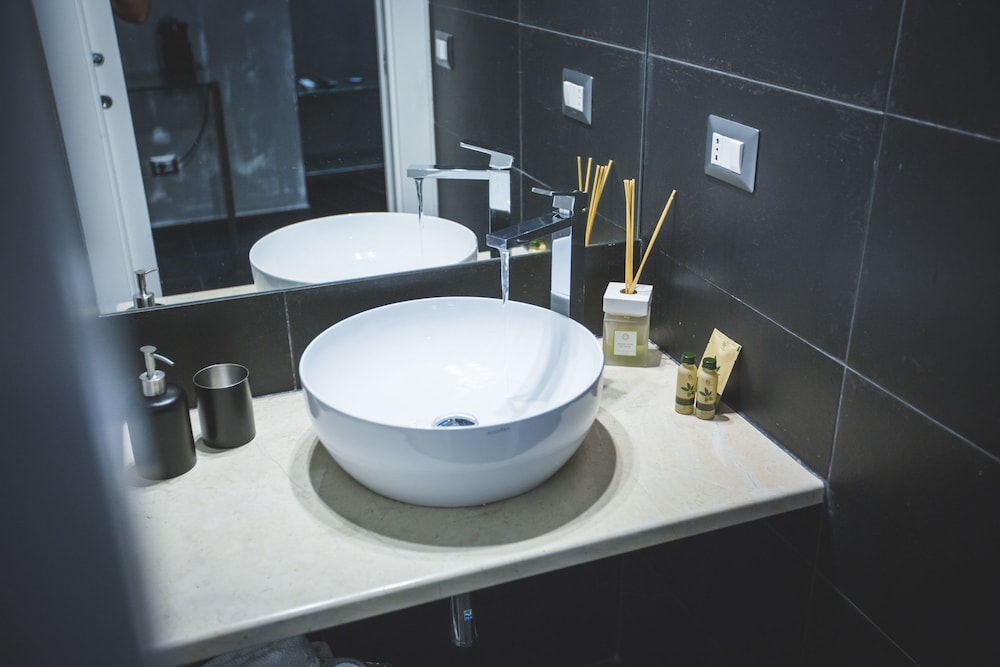 Bathroom sink