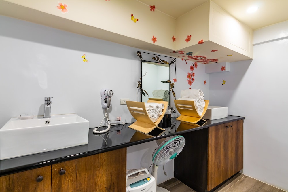 Bathroom sink