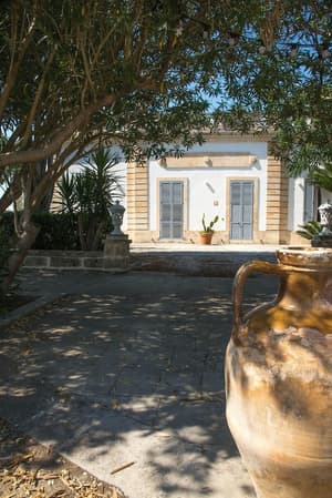 thumbnail: Exterior