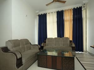 thumbnail: Lobby sitting area