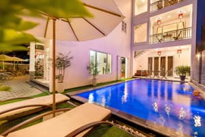 thumbnail: Front of property