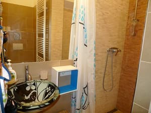 thumbnail: Bathroom shower