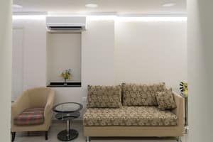thumbnail: Lobby sitting area
