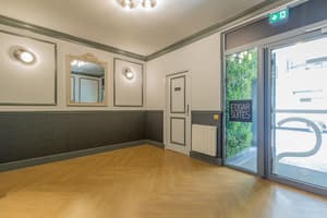 thumbnail: Interior entrance