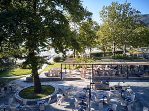 thumbnail: Outdoor dining