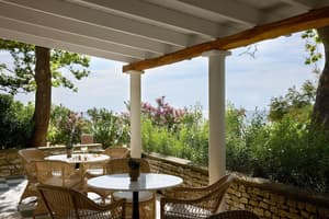 thumbnail: Outdoor dining