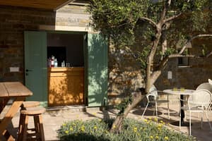 thumbnail: Outdoor dining
