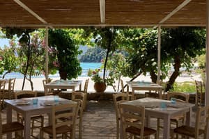 thumbnail: Outdoor dining