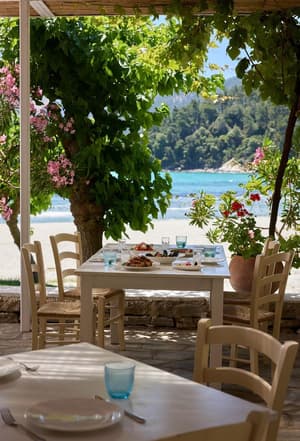 thumbnail: Outdoor dining