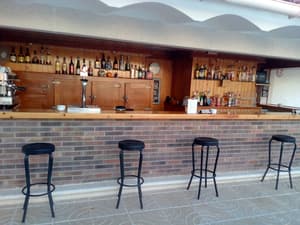 thumbnail: Poolside bar