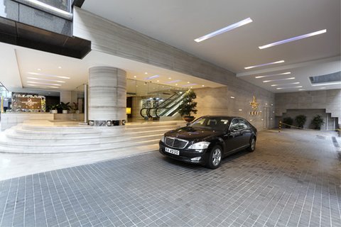 03_Main Entrance.jpg