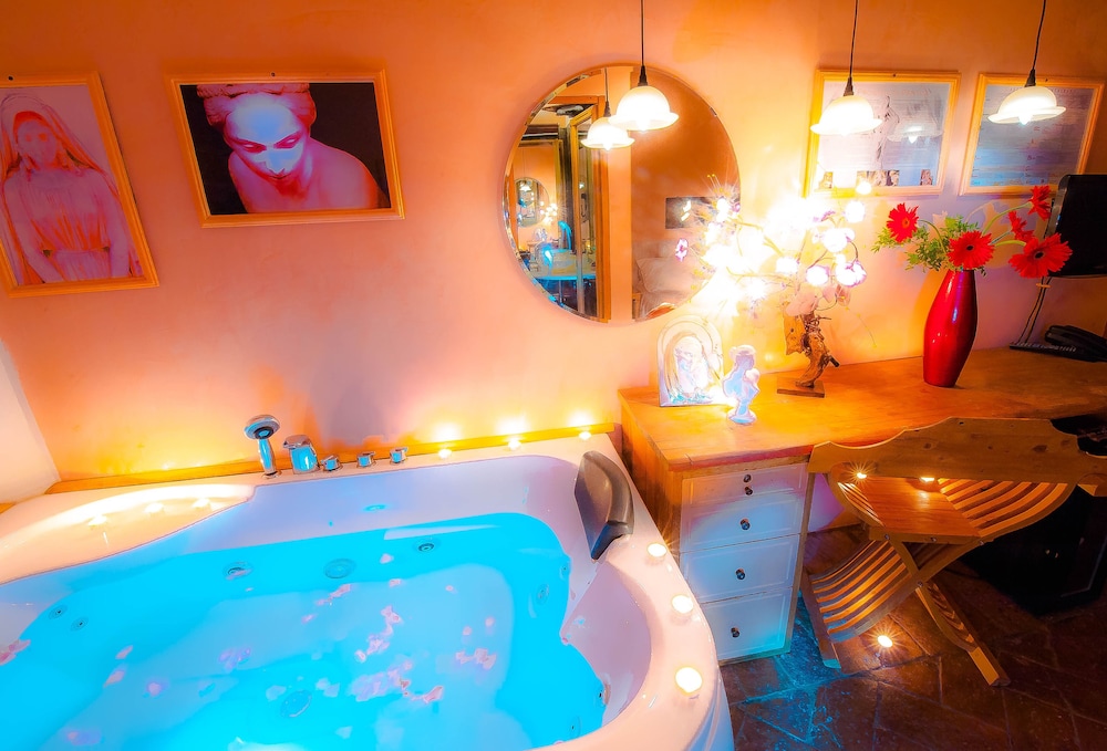 Jetted tub
