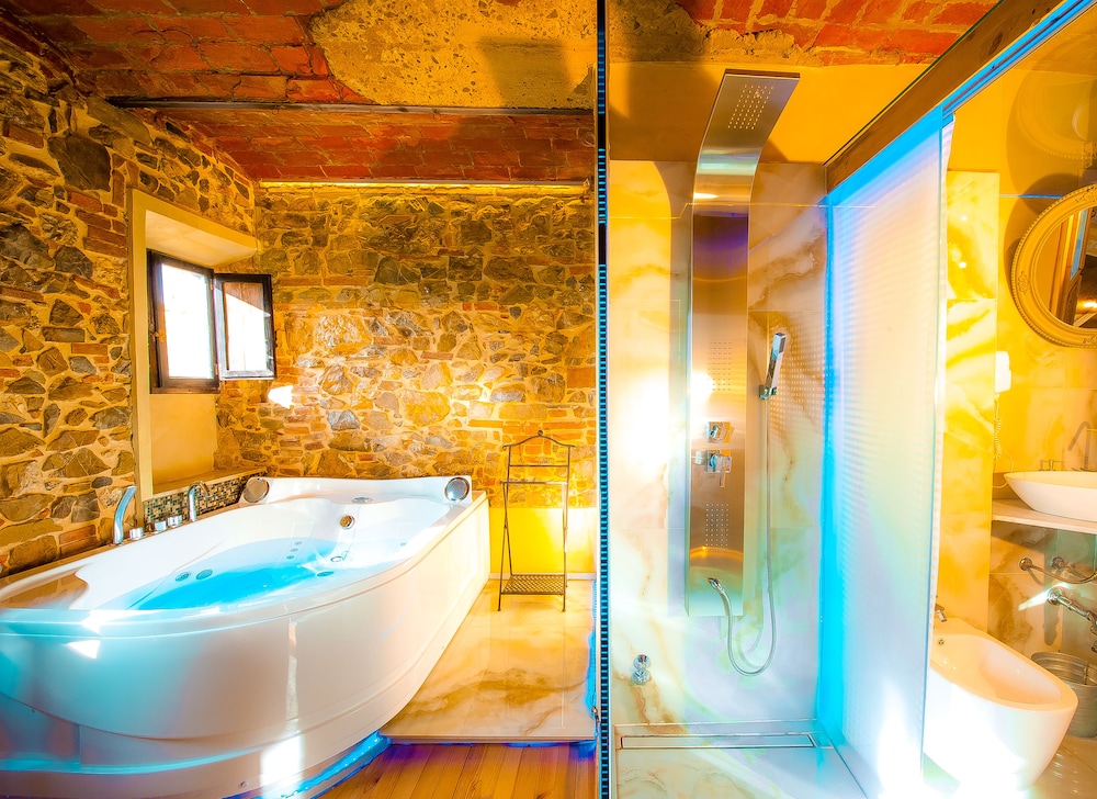 Jetted tub
