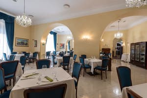 thumbnail: Restaurant