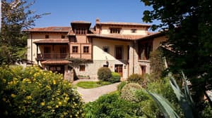 thumbnail: Front of property