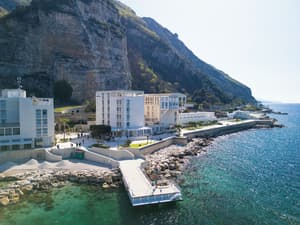 thumbnail: Exterior
