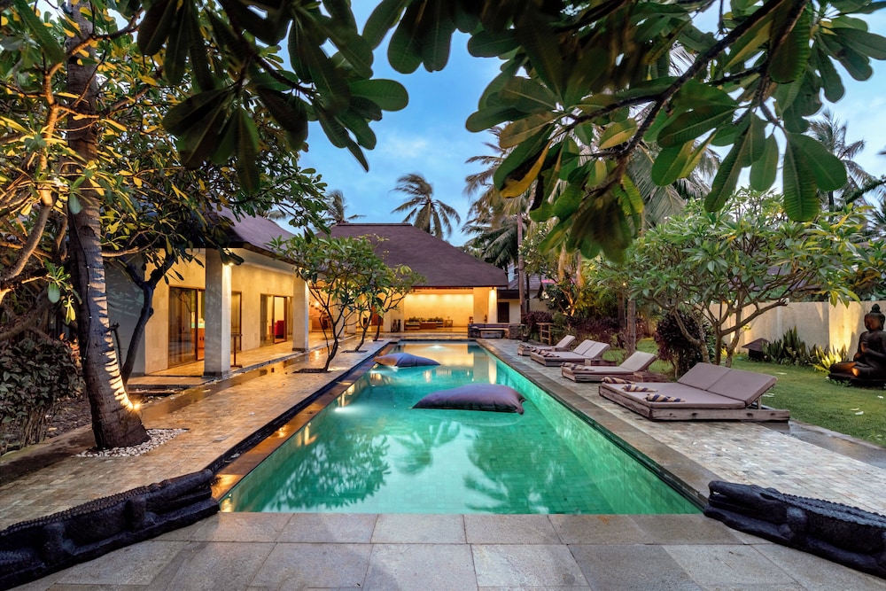 Private pool