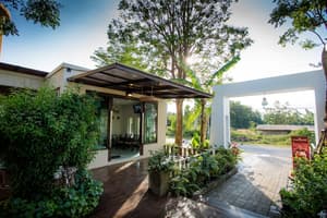 thumbnail: Interior entrance
