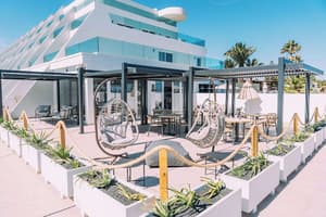 thumbnail: Bar (on property)