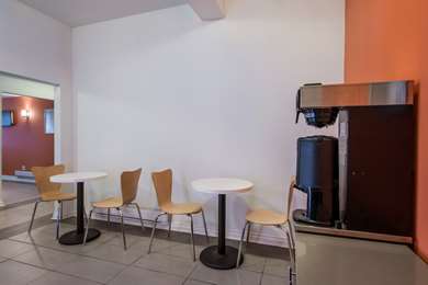 Dining,Dining Area,Restaurant,On-Site