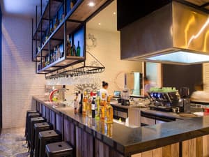 thumbnail: Bar (on property)